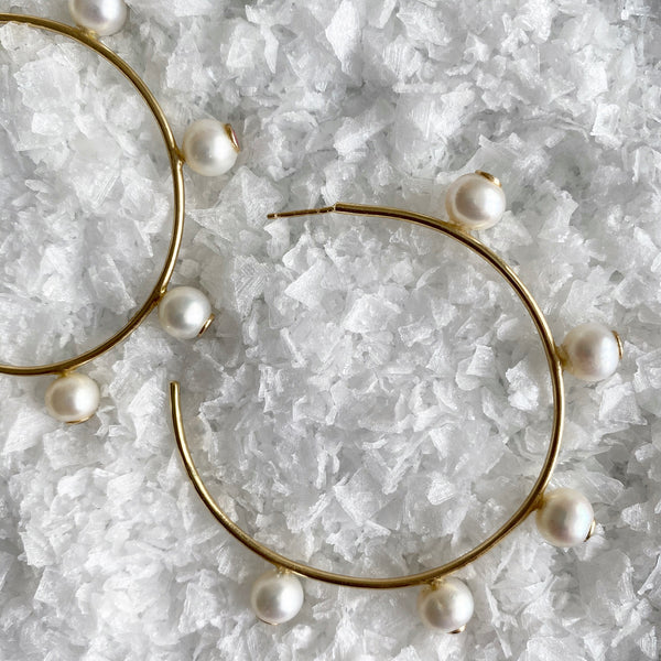 Les Perles Blue Sapphire Hoops